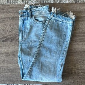 Abercrombie & Fitch High Rise Mom Curve Love Ankle Jean